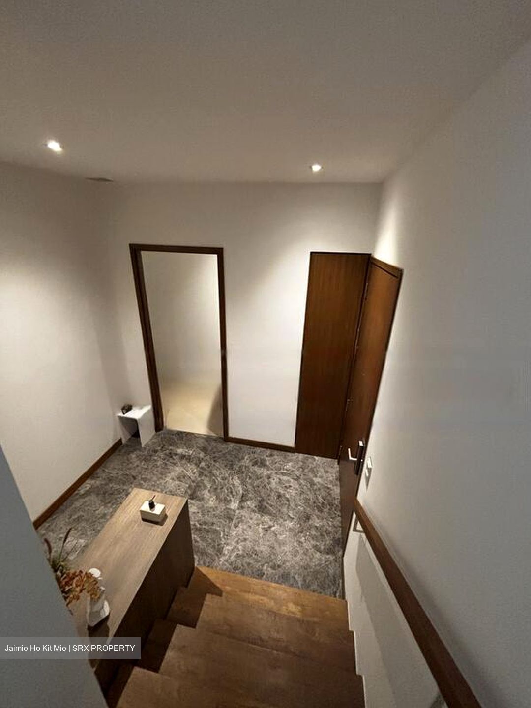 Sunrise Avenue (D28), Terrace #485869031